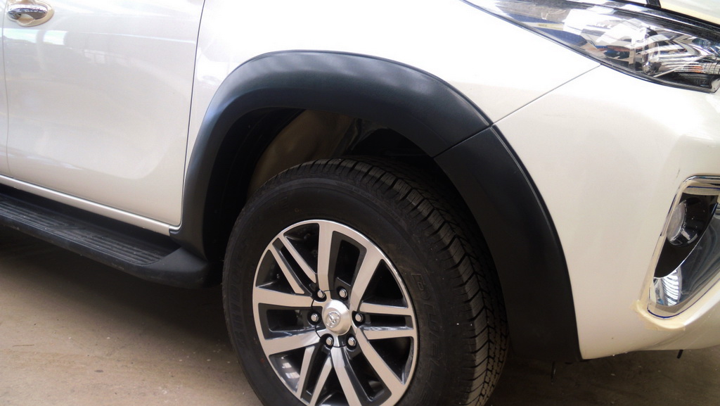 For Toyota Fortuner Crusade PPV 2015-2017 Fender Flares Wheel Trim Black V1 Set