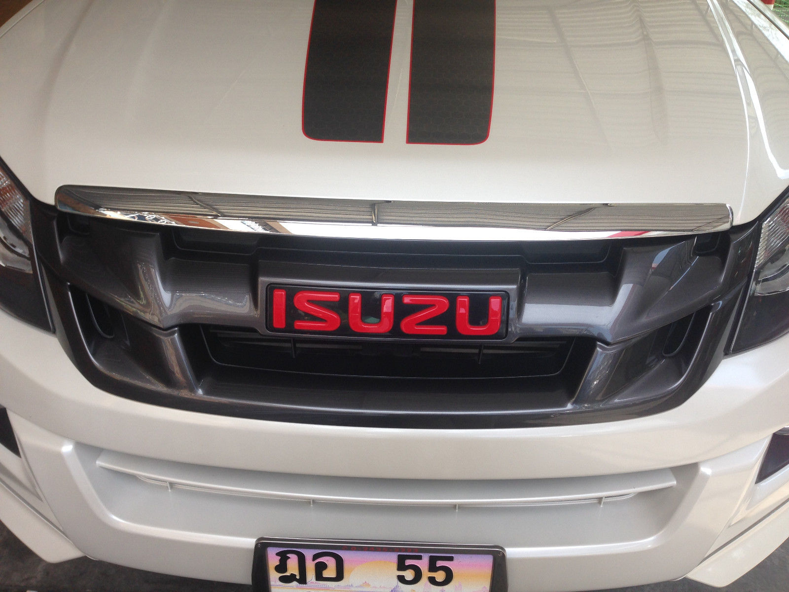 GENUINE FOR ALL NEW ISUZU DMAX D-MAX 2012 TRUCK LOGO FRONT RED 