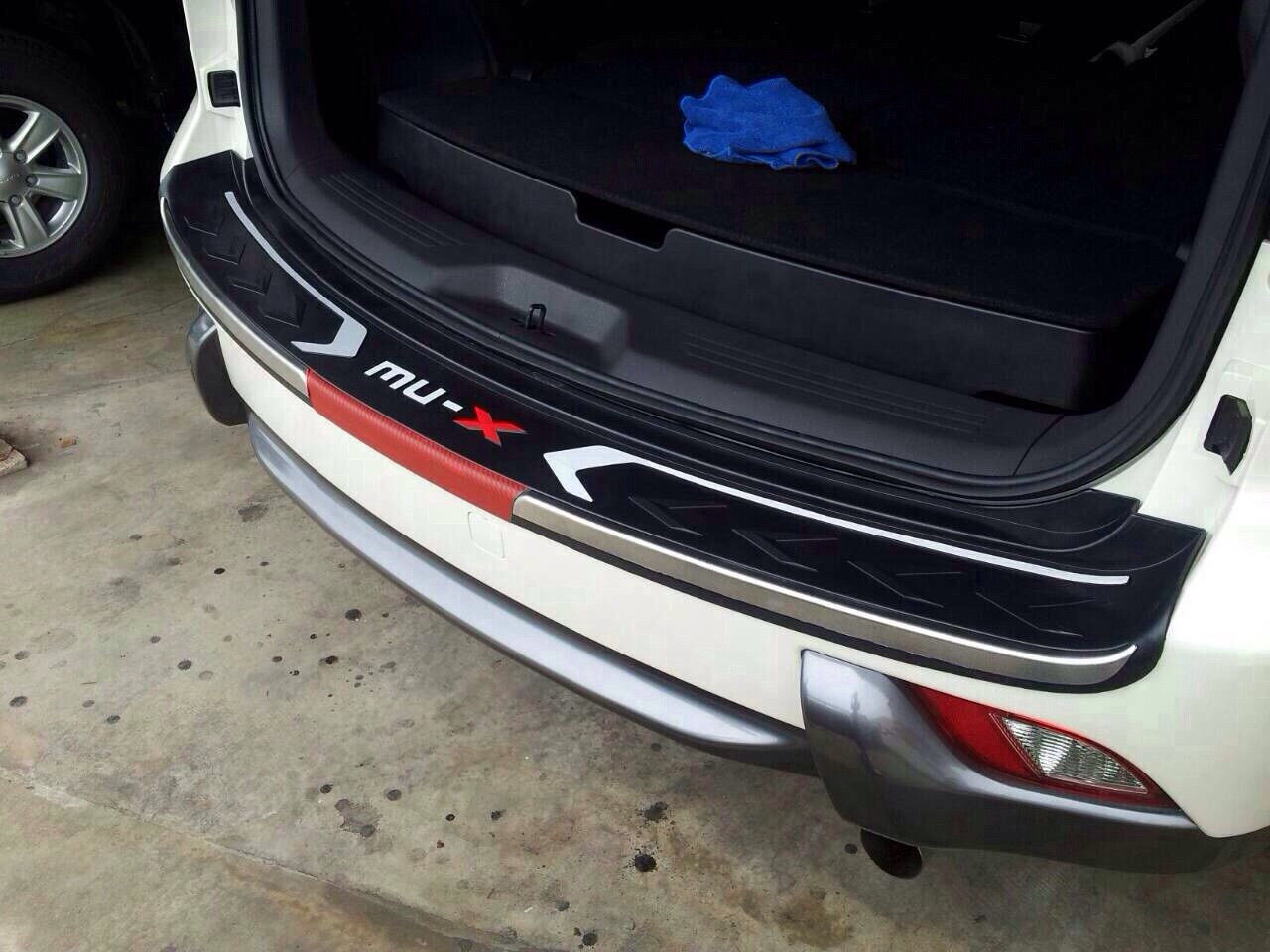 TFP CHROME+BLACK+RED TAIL REAR BUMPER PROTECTOR TRIM FOR NEW ISUZU MUX