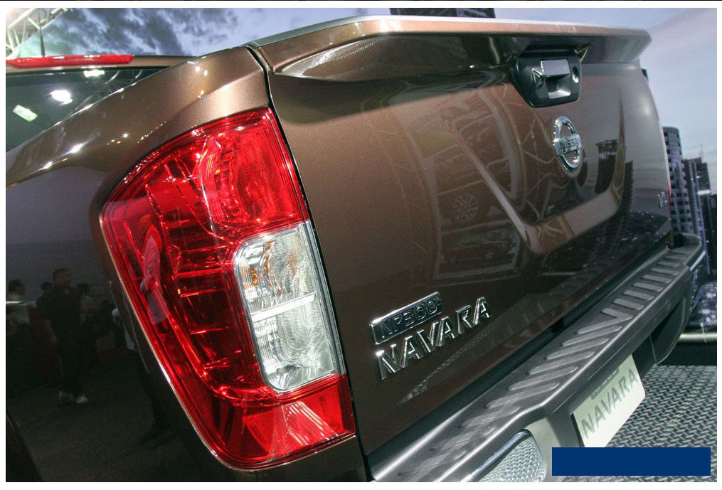 CHROME REAR THIRD BRAKE LAMP LIGHT COVER TRIM FOR NEW NISSAN NAVARA NP300 2015